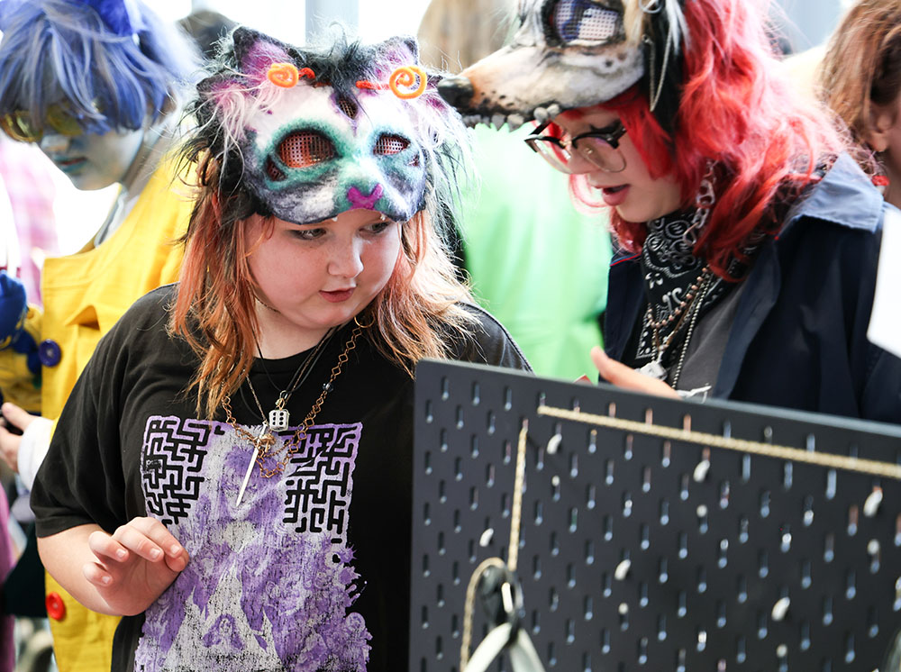 Teens browsing vendors